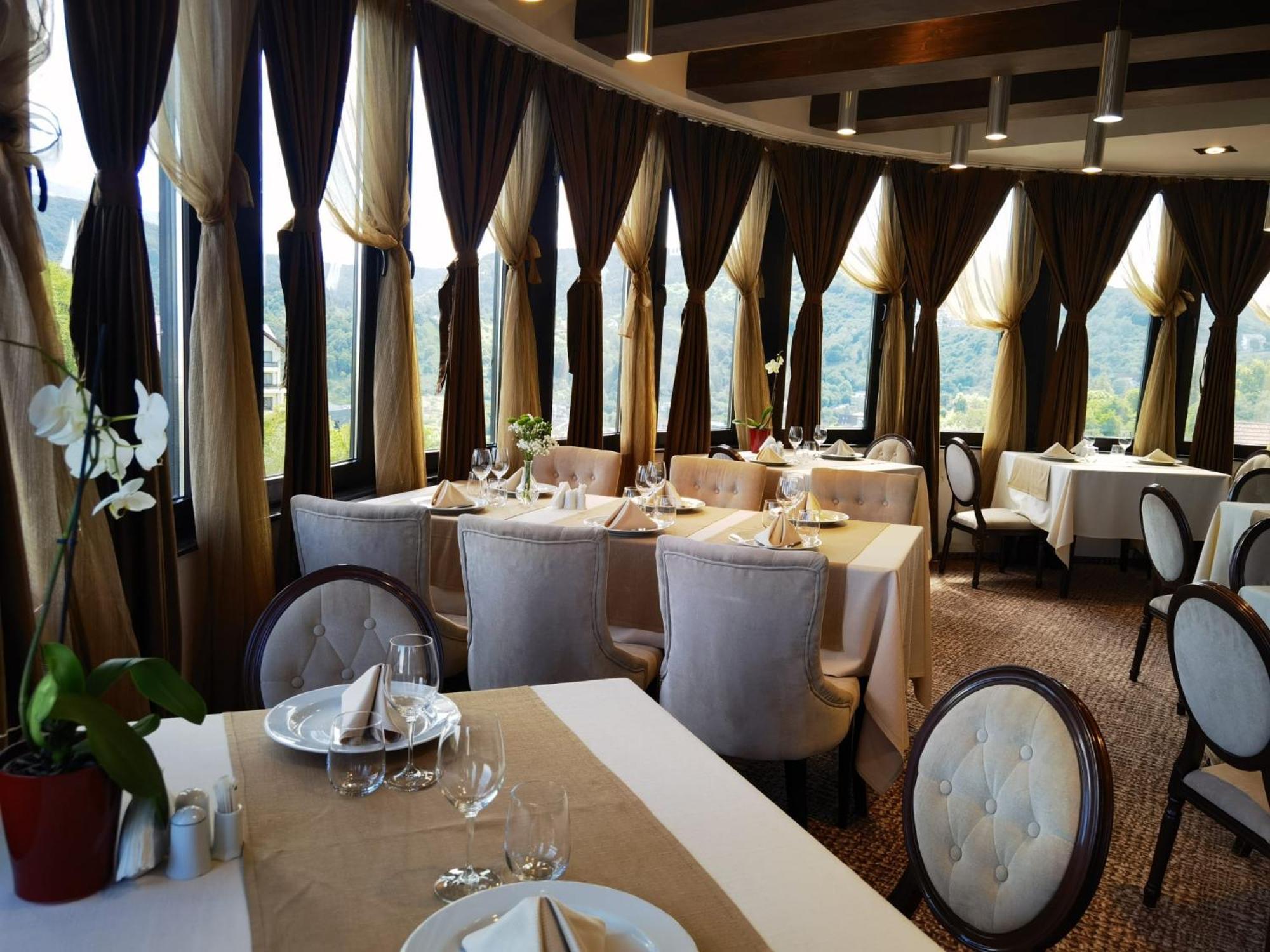 Grand Hotel Belvedere Brasov Luaran gambar